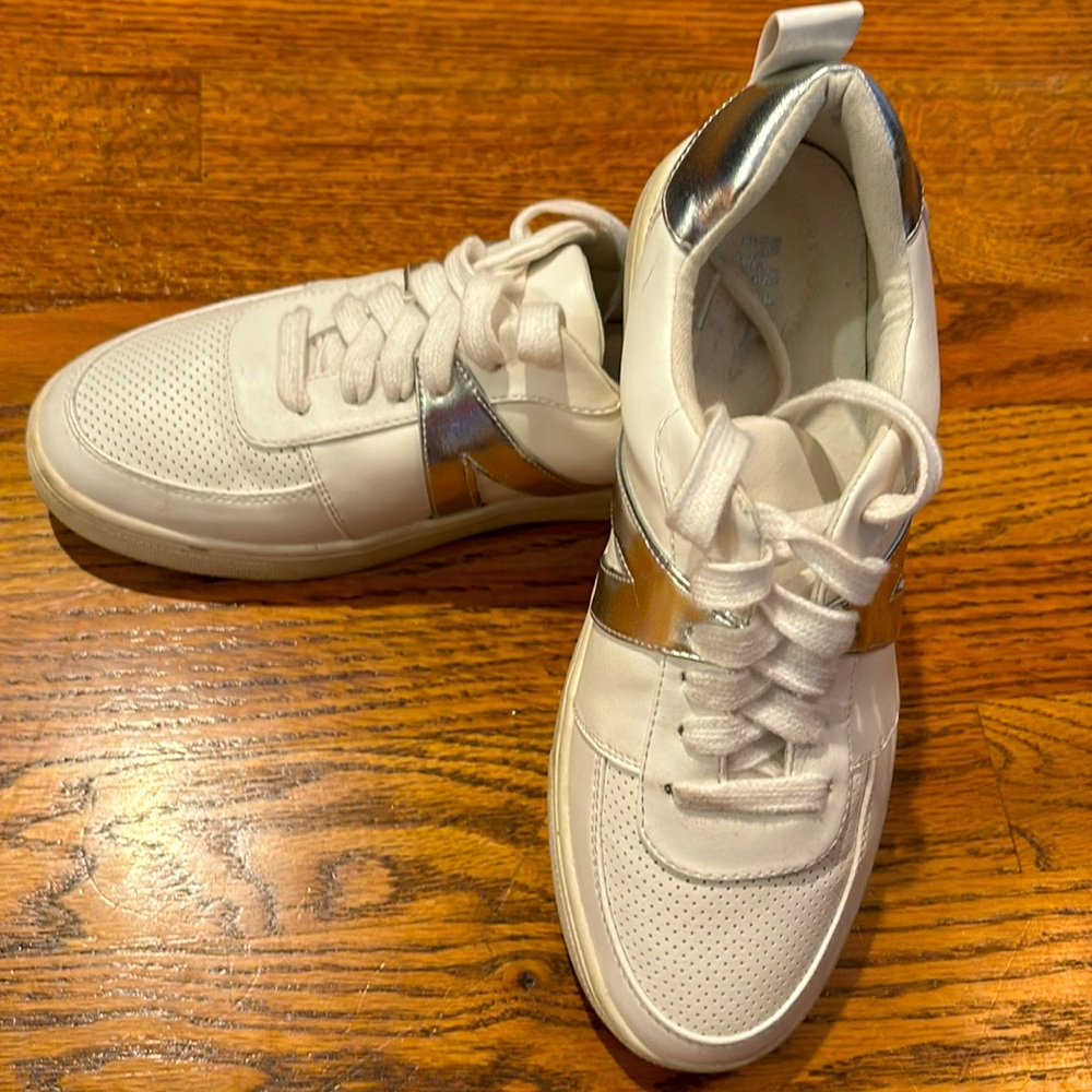 MIA Kellan Style Sneakers -White with Silver metallic V